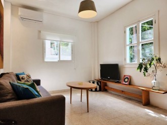 Railway House 1BR Apt w/front yard, 24 hours power